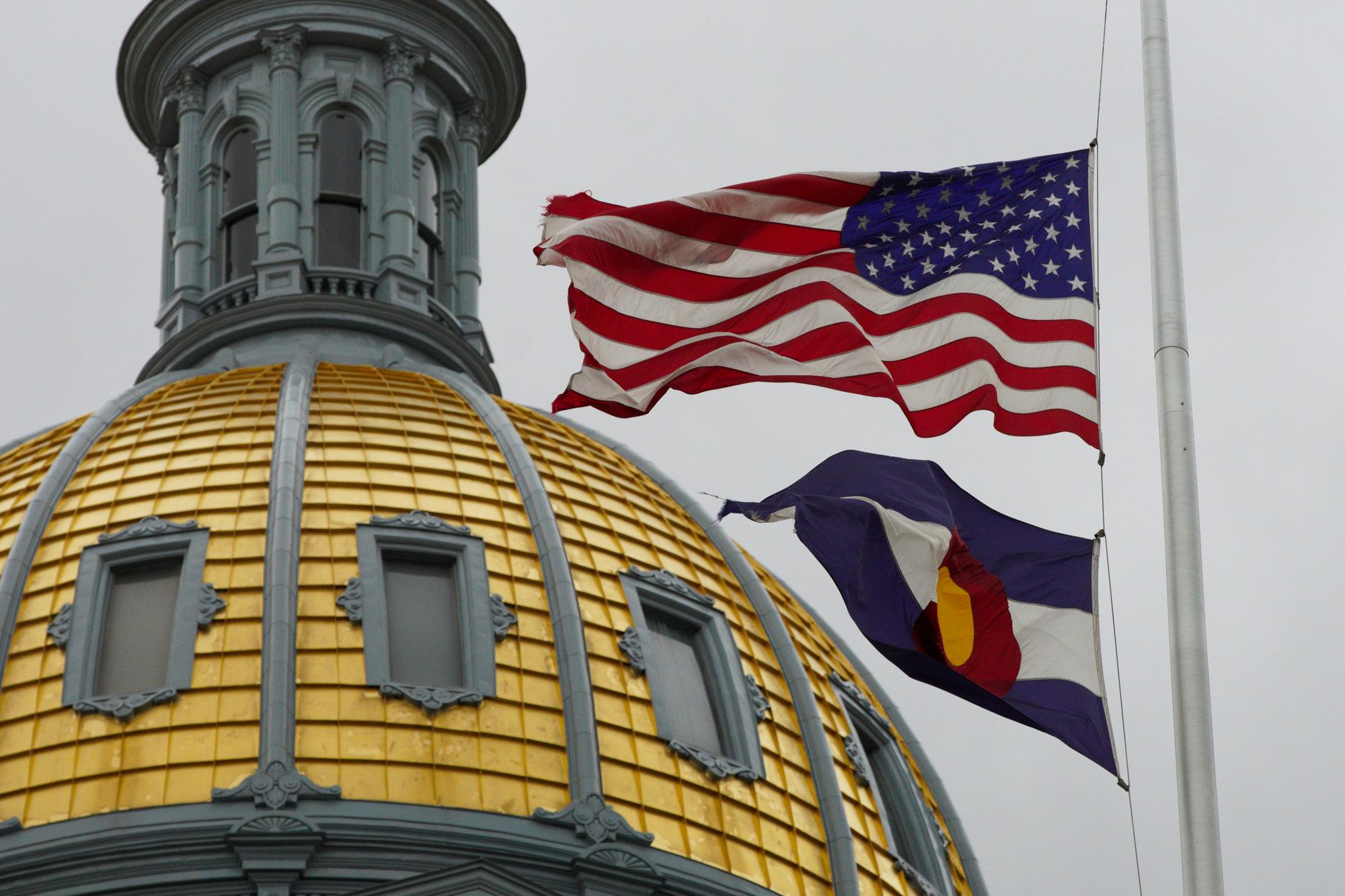 220517-COVID-POLIS-FLAGS-HALF-STAFF-CAPITOL