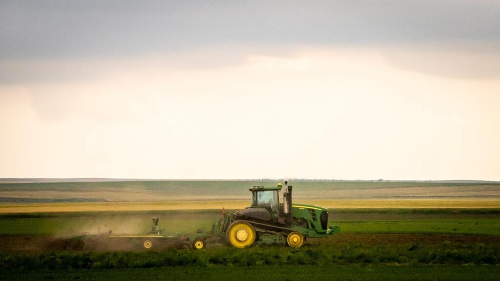 tractor-farm-agriculture-summer-eastern-plains-20230708