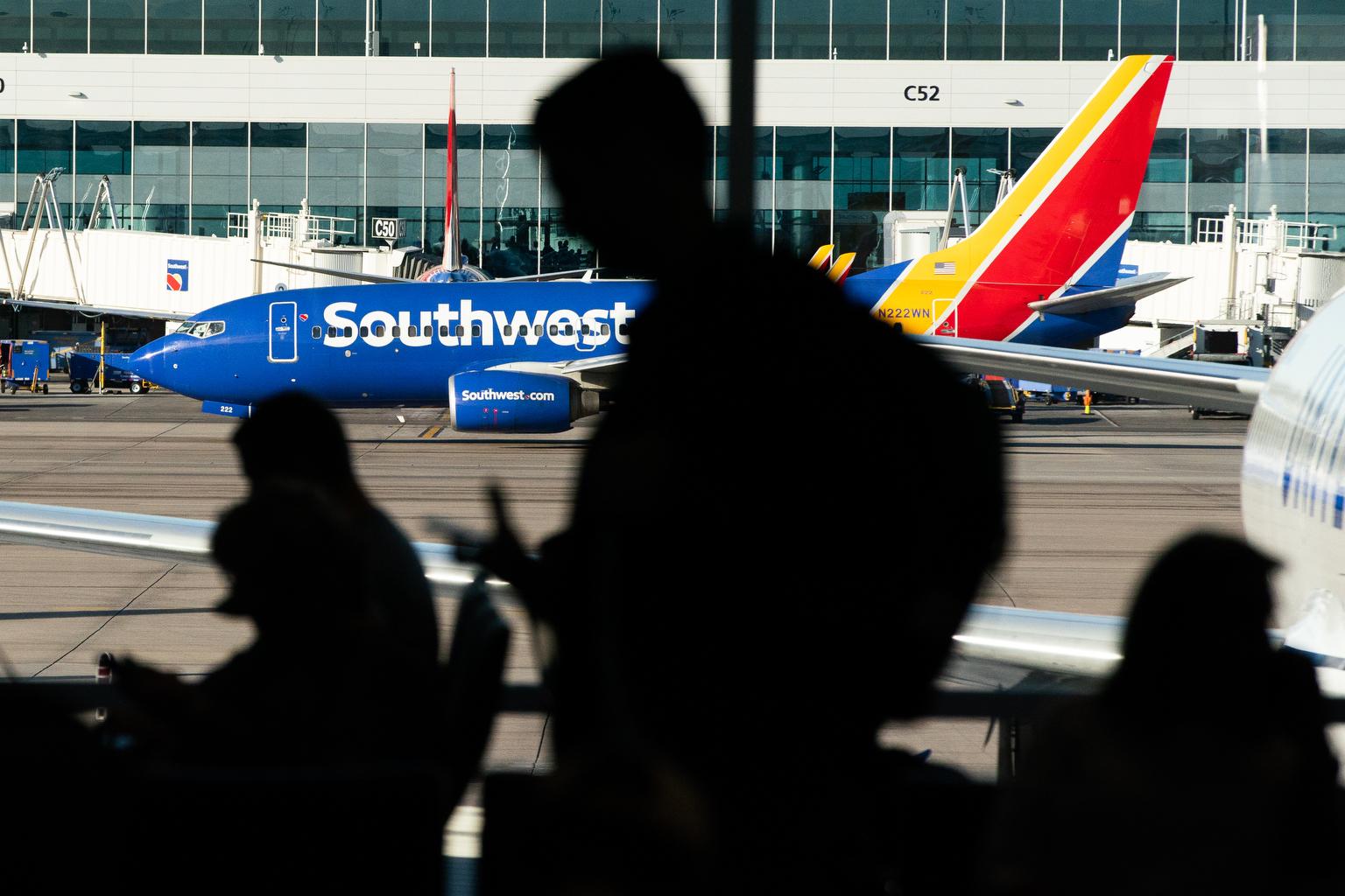 SOUTHWEST AIRLINES JET DIA AIRPORT