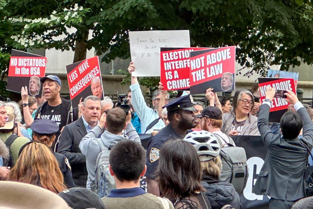 240530-trump-guilty-crowd-outside-courthouse-dd