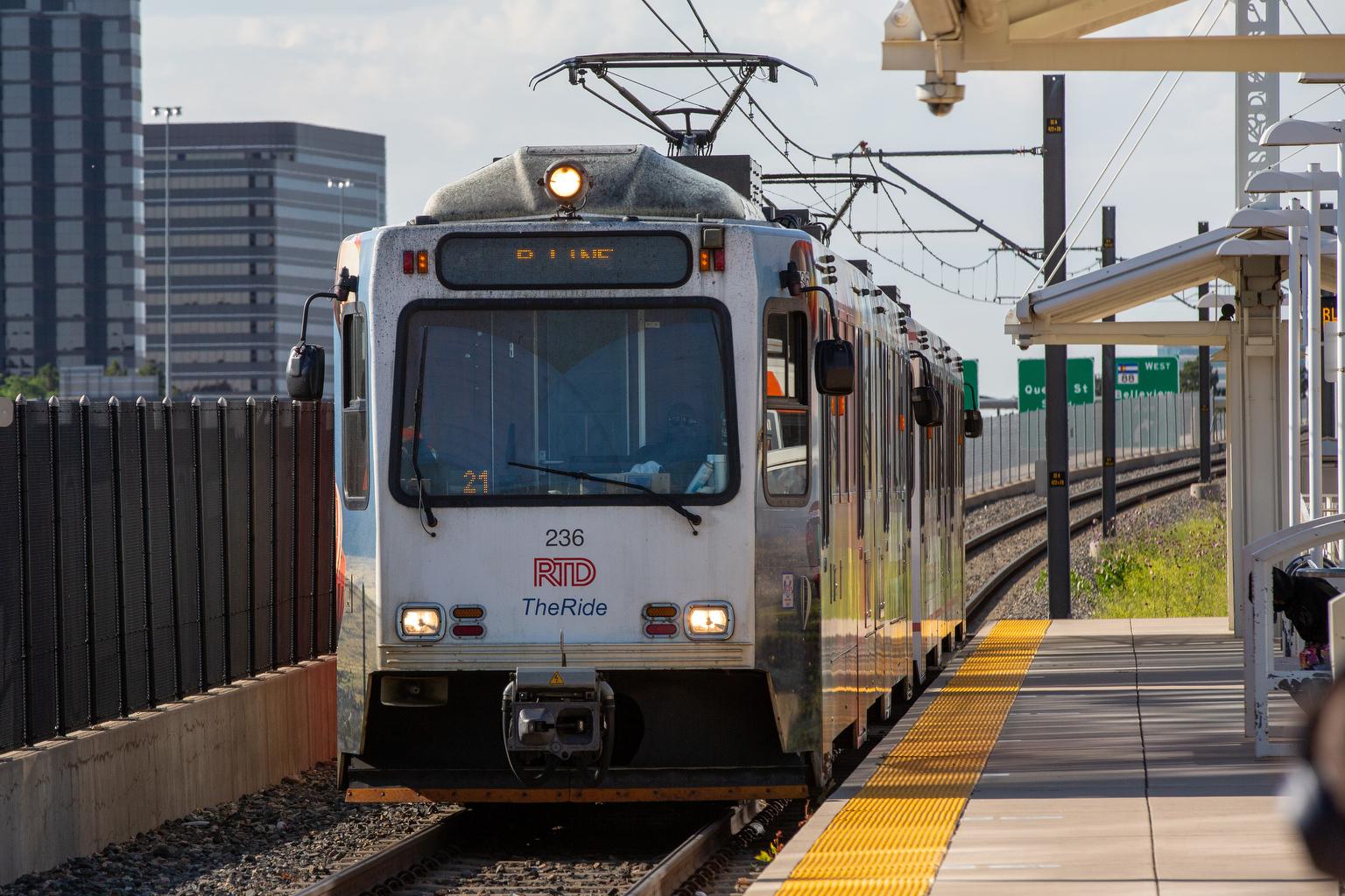 RTD LIGHT RAIL TRAIN BELLVIEW STATION I-25