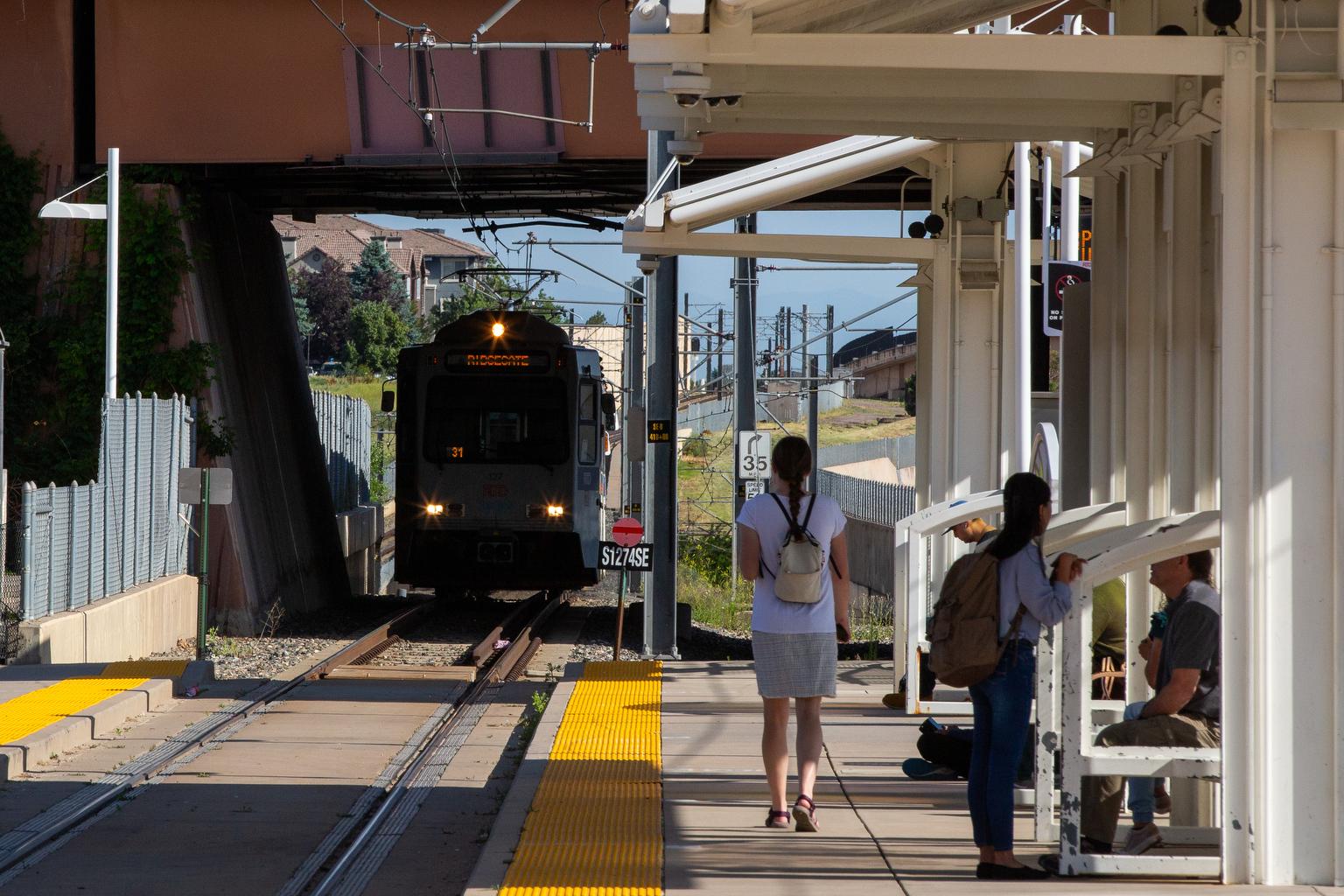 RTD LIGHT RAIL TRAIN BELLVIEW STATION I-25