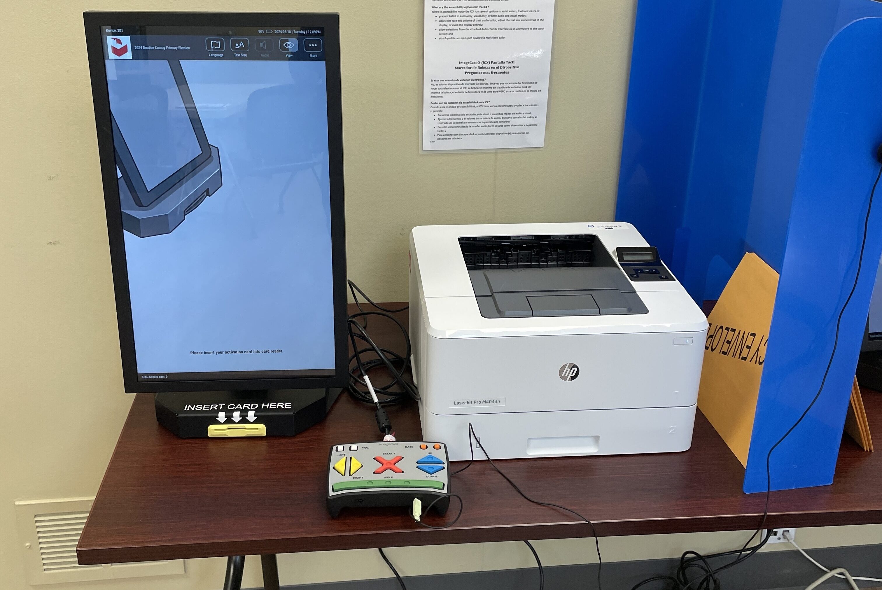 Accessible voting machine for people with disabilities