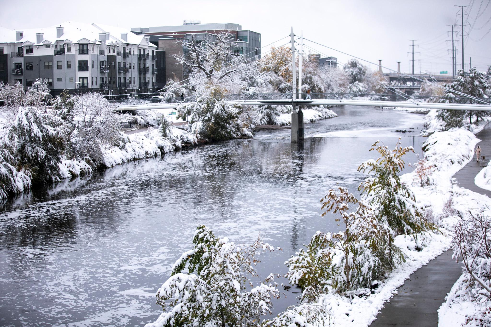 A snowy day over the South Platte River,