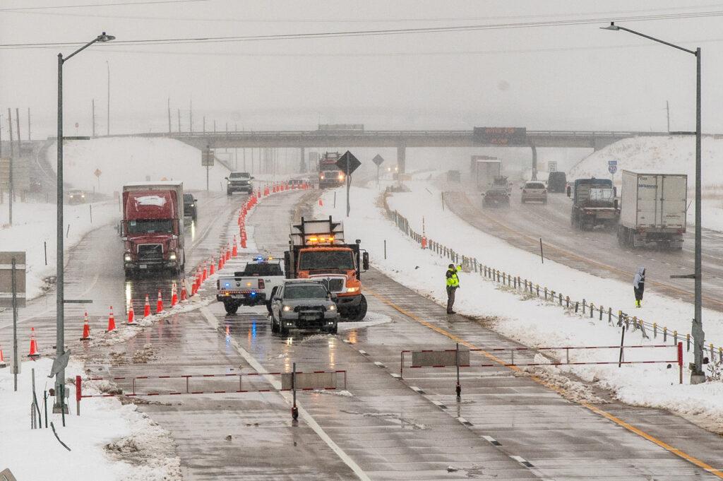 241108-winter-weather-snow-i70-closed