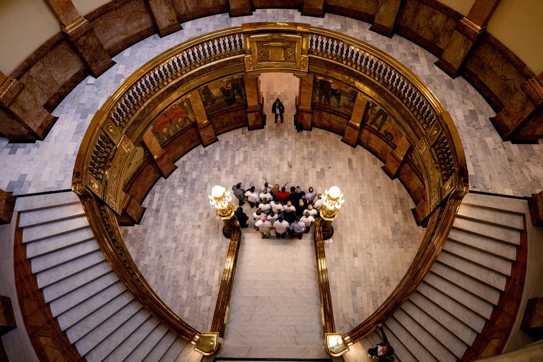 240110-LEGISLATURE-OPENS-ROTUNDA-STAIRCASE