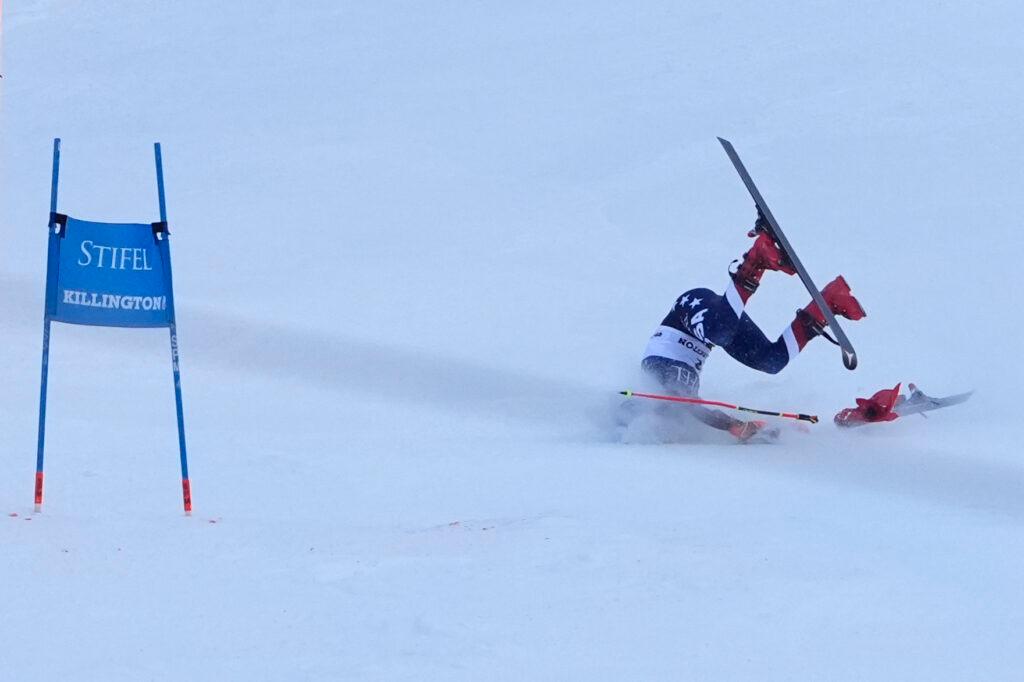 Mikaela Shiffrin crashes at Alpine Skiing World Cup