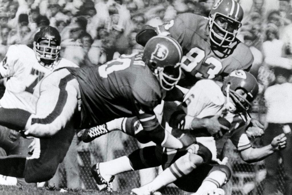 Black and white photo of the Denver Broncos in 1975